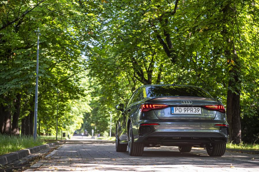  Audi A3 Sedan 35 TFSI S-Line 2020 года  (WW) (фото 27 из 40)